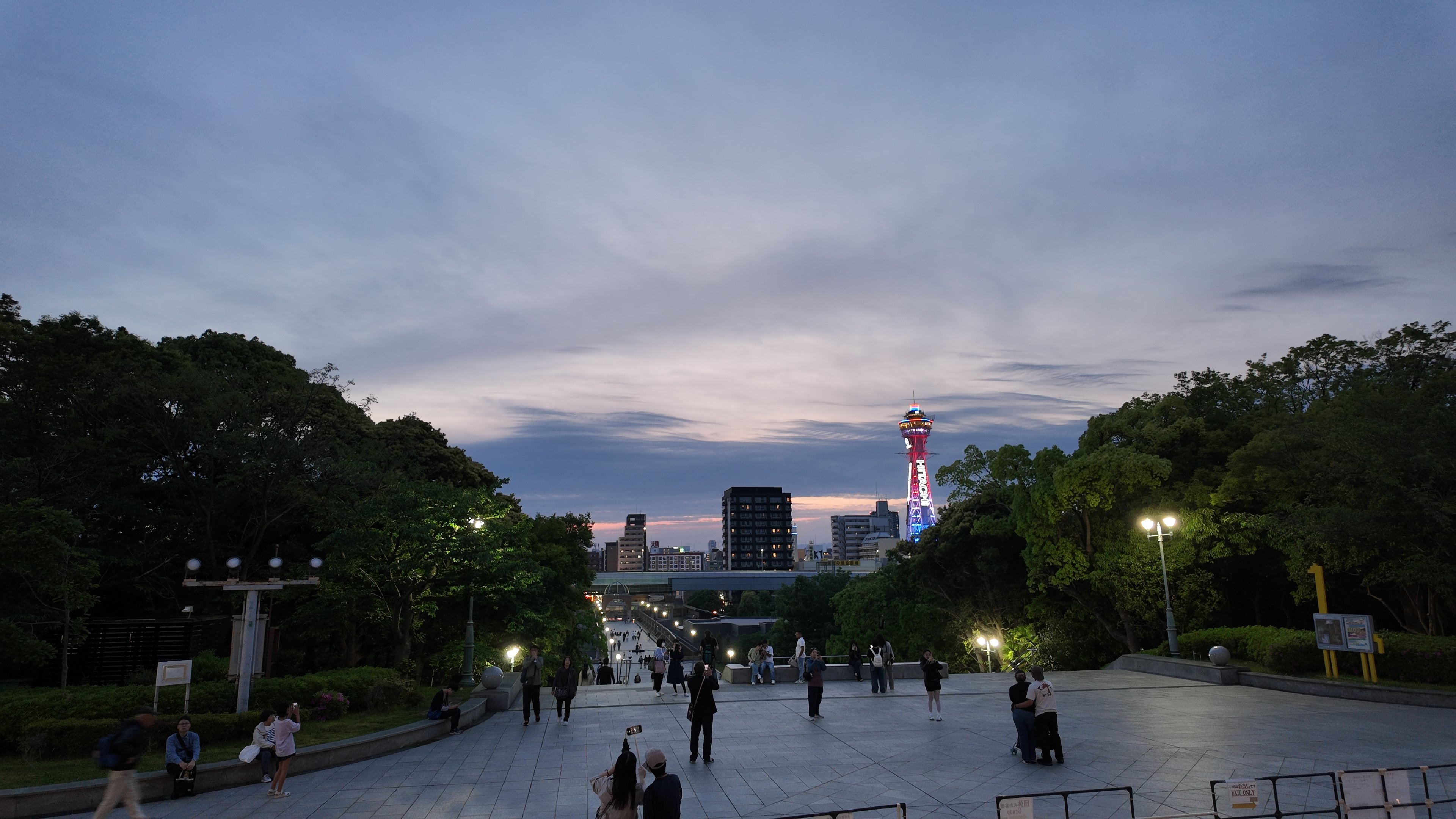 从大阪市立博物馆看通天阁
